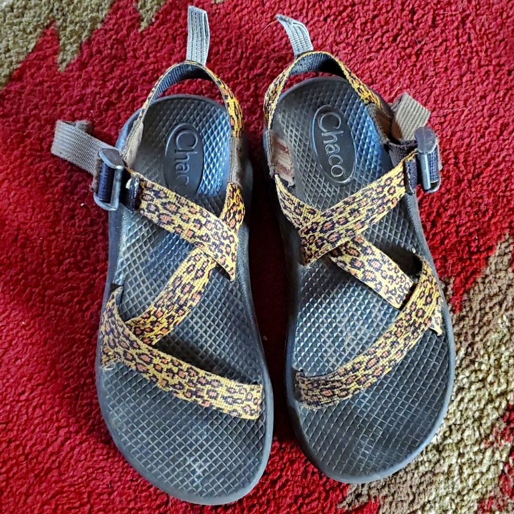 Cheetah print Chacos size 3